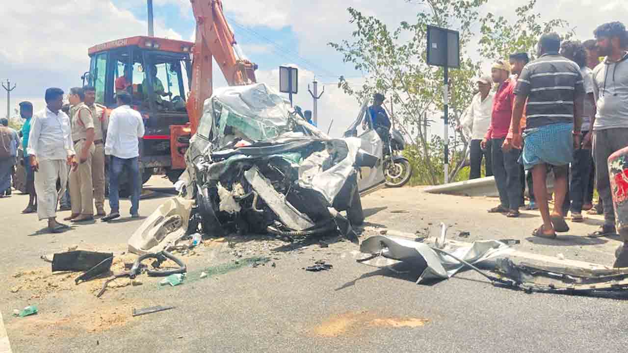 రాజీవ్‌ రహదారిపై ఘోర రోడ్డు ప్రమాదం