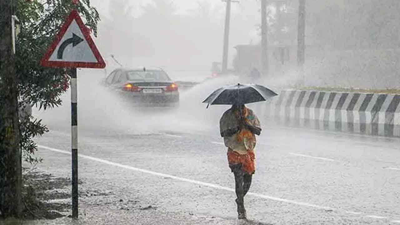 ఏపీలోని పలు జిల్లాలో వర్షాలు.. పిడుగుపాటుకు బాలుడు మృతి