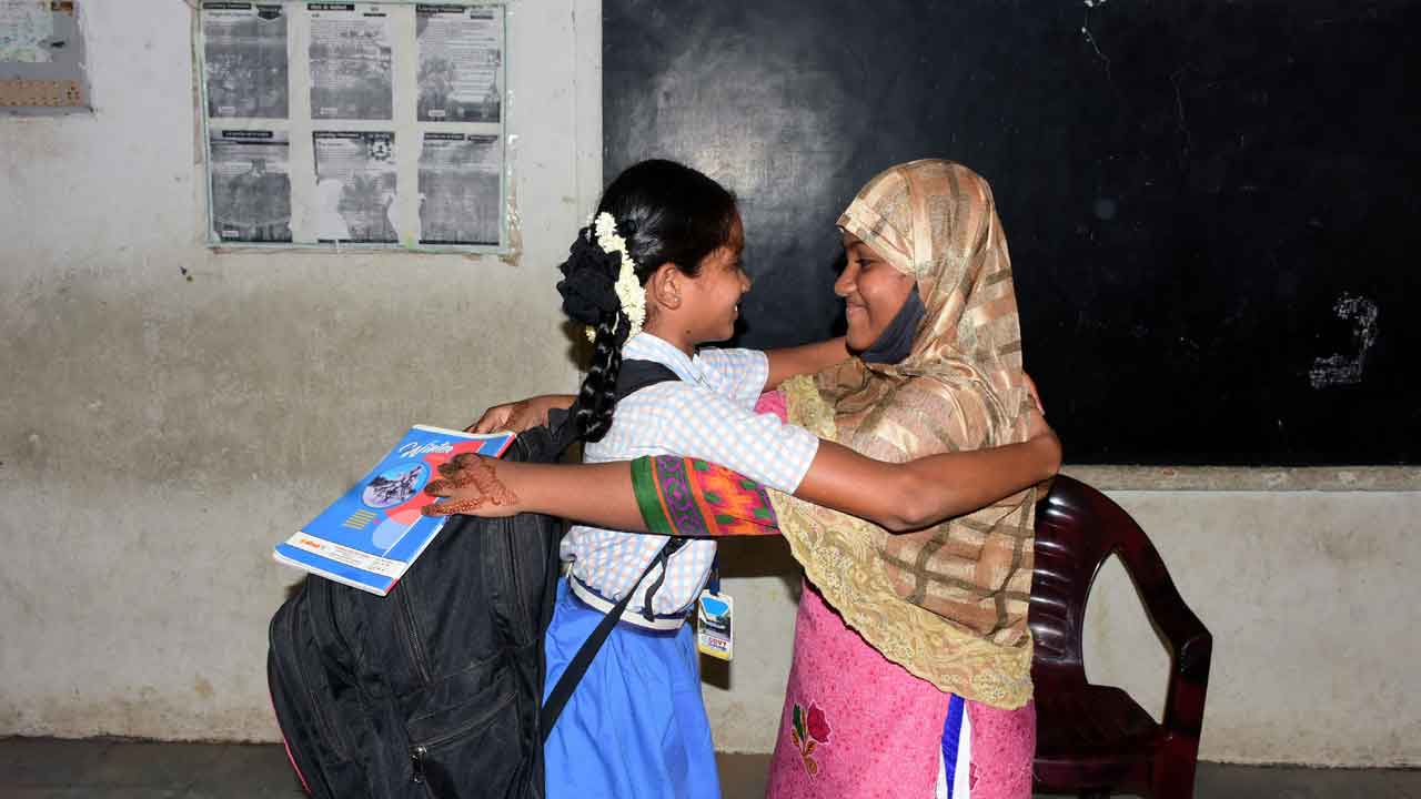 మోగిన బడిగంట