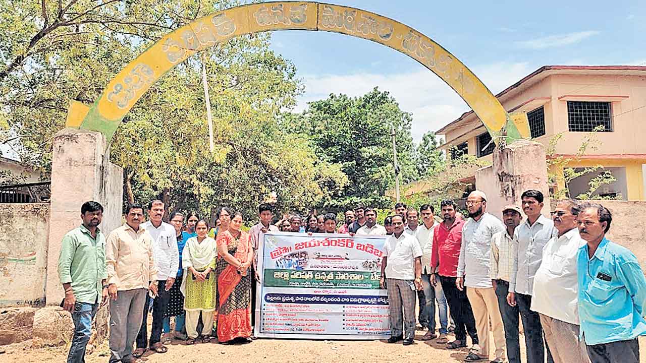 బడిబాటలో విద్యార్థులు, టీచర్లు