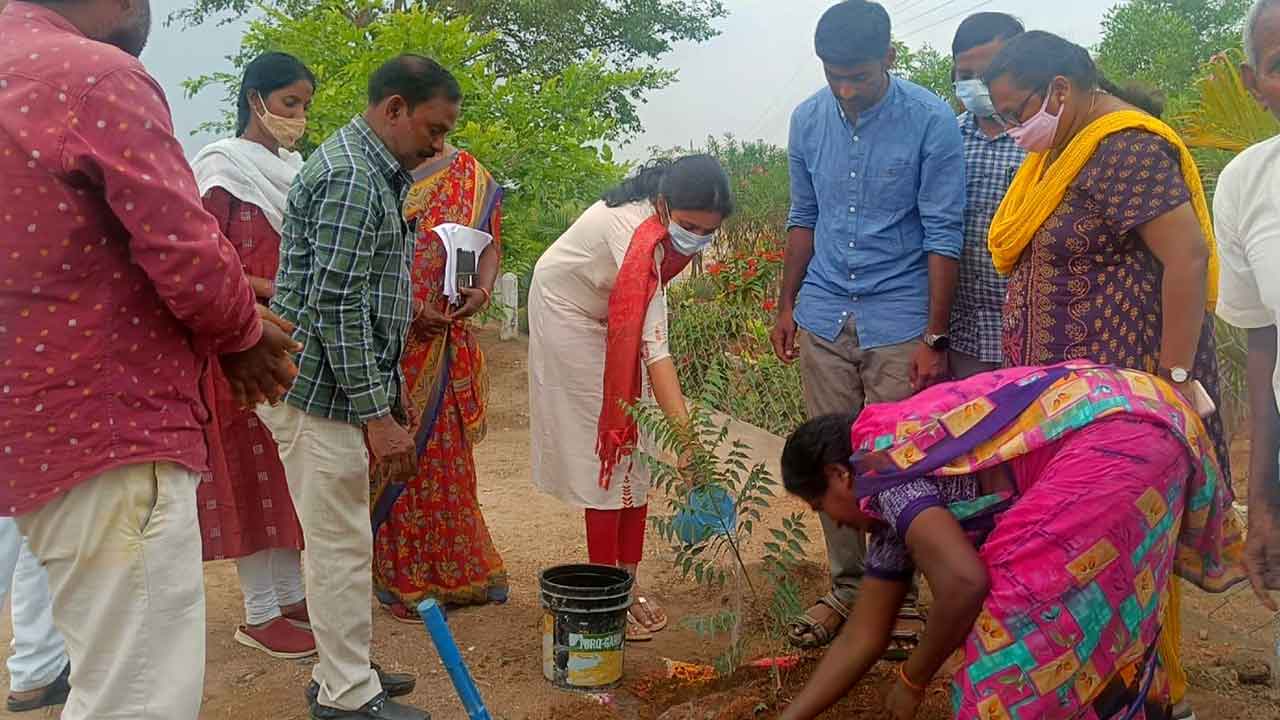 పల్లె ప్రగతిలో భాగస్వాములవ్వాలి