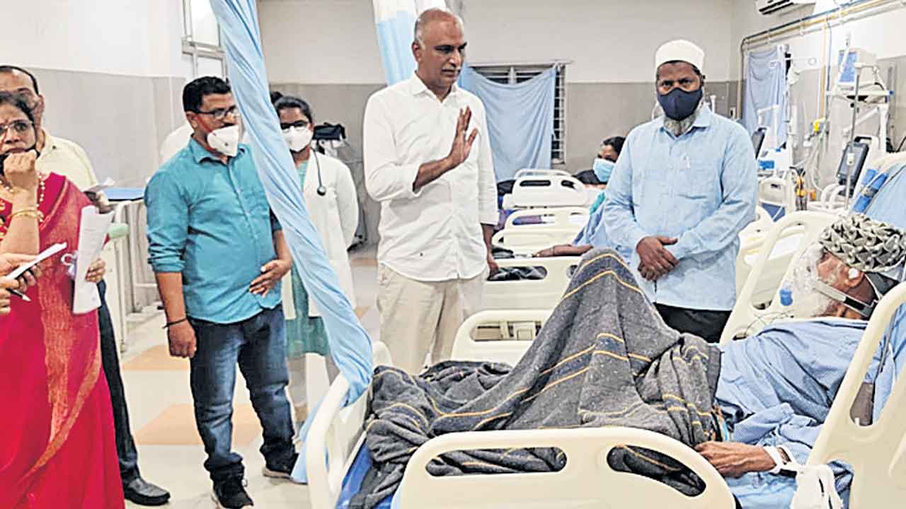 సర్కారు వైద్యంపై నమ్మకాన్ని పెంచుదాం