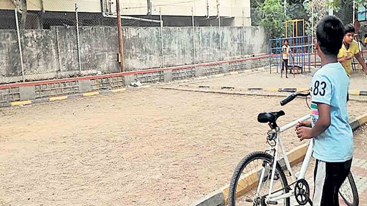 కళతప్పుతున్న లక్ష్మమ్మ పార్కు