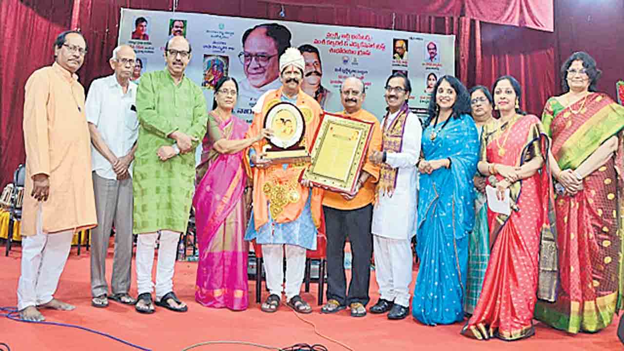 భువనచంద్రకు సినారె పురస్కారం