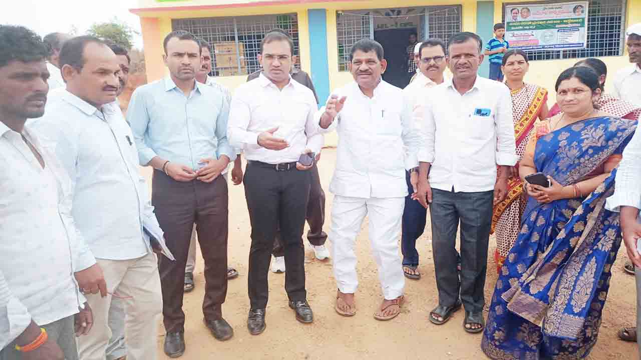 ప్రభుత్వ పాఠశాలల్లో సౌకర్యాల కల్పనకు కృషి