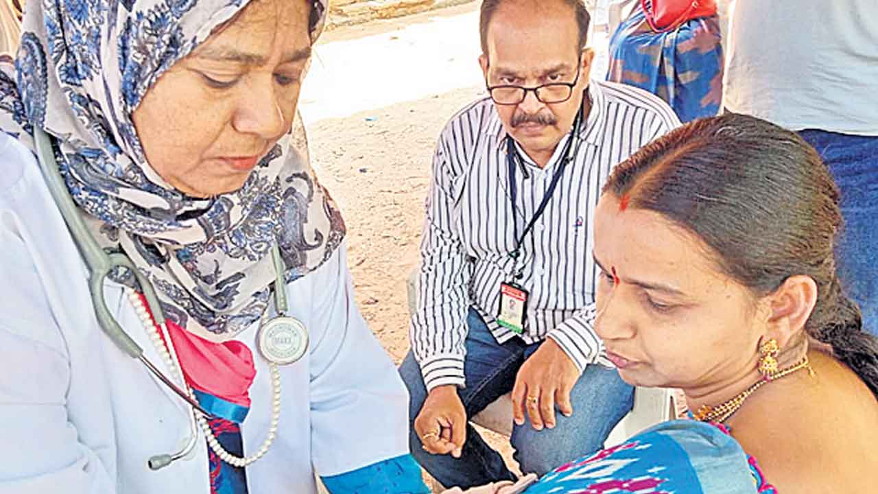 కందిలో ‘ఆయుష్‌ గ్రామ్‌’ వైద్య సేవలు