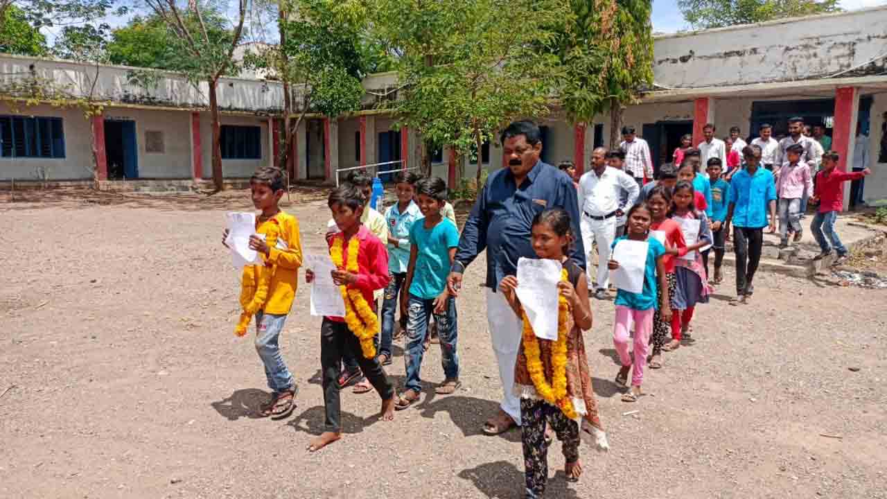 ప్రారంభమైన పాఠశాలలు