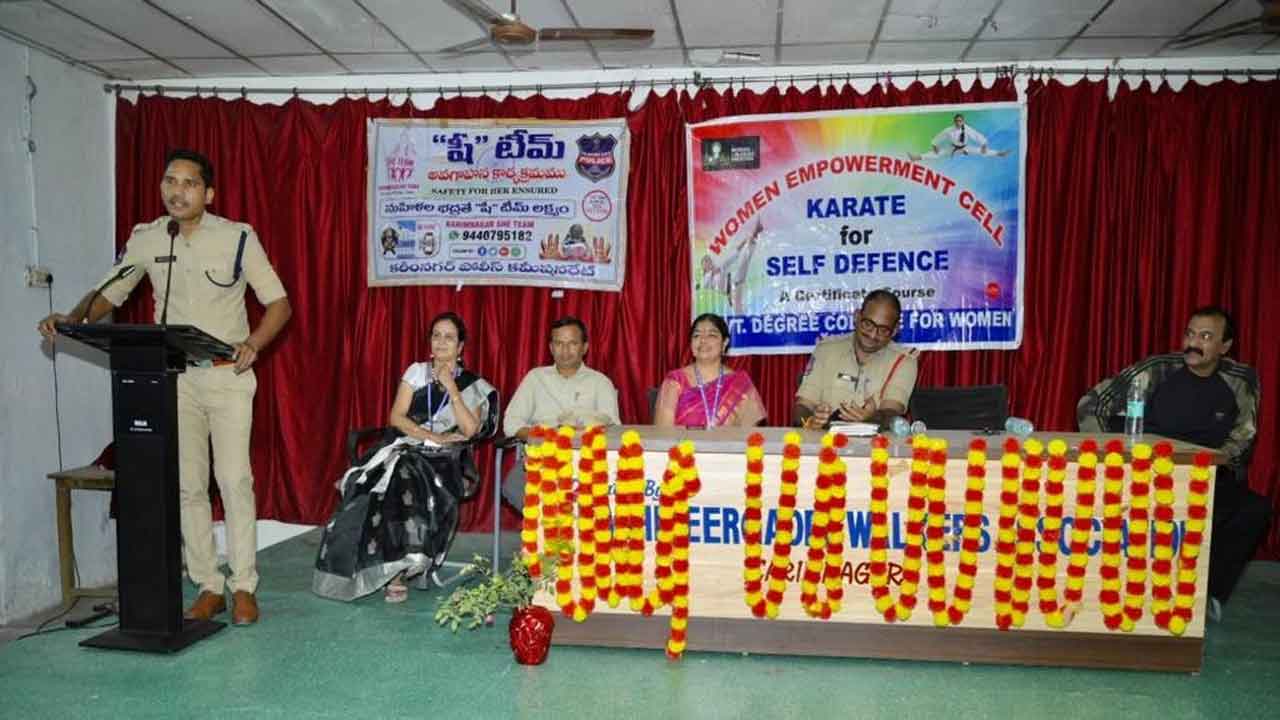 విద్యార్థినులు అప్రమత్తంగా ఉండాలి