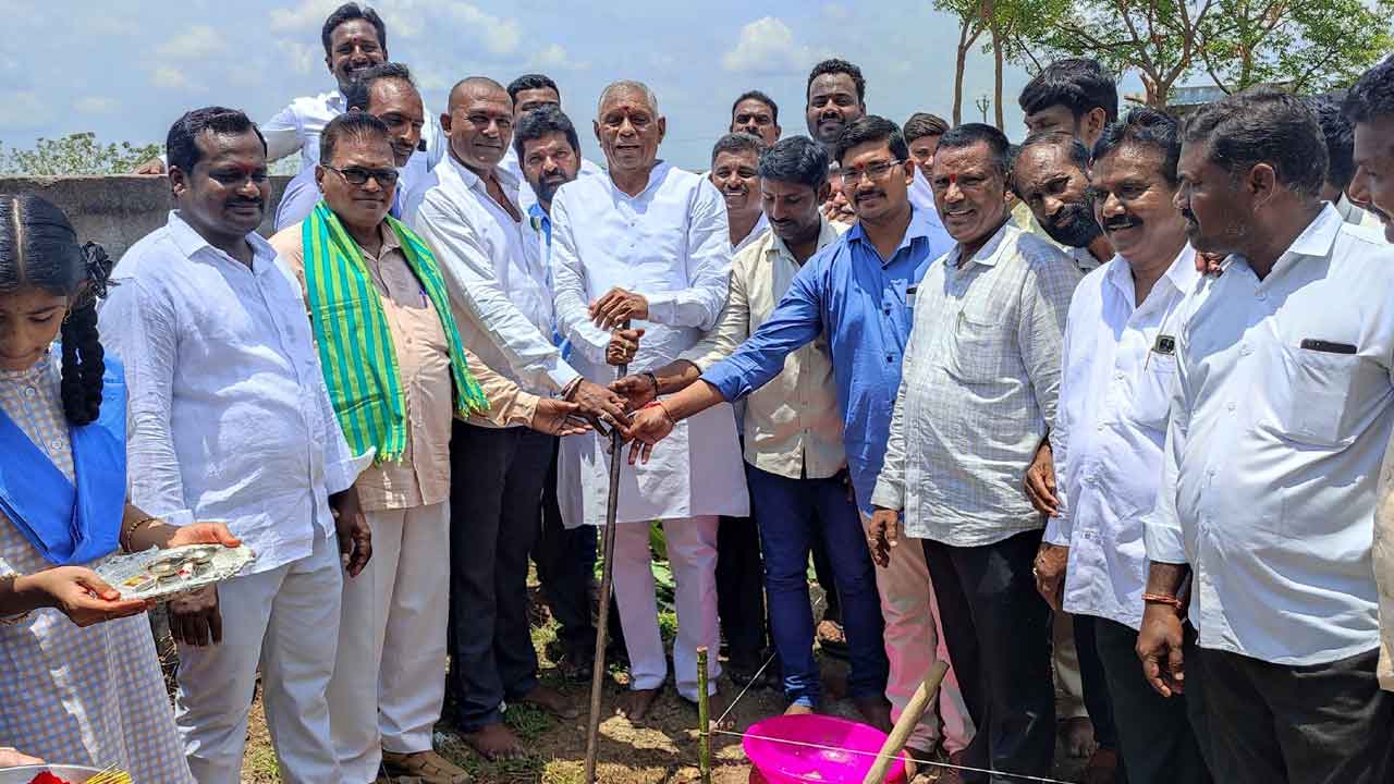 పేద విద్యార్థుల బంగారు భవితకే‘మన ఊరు-మన బడి’