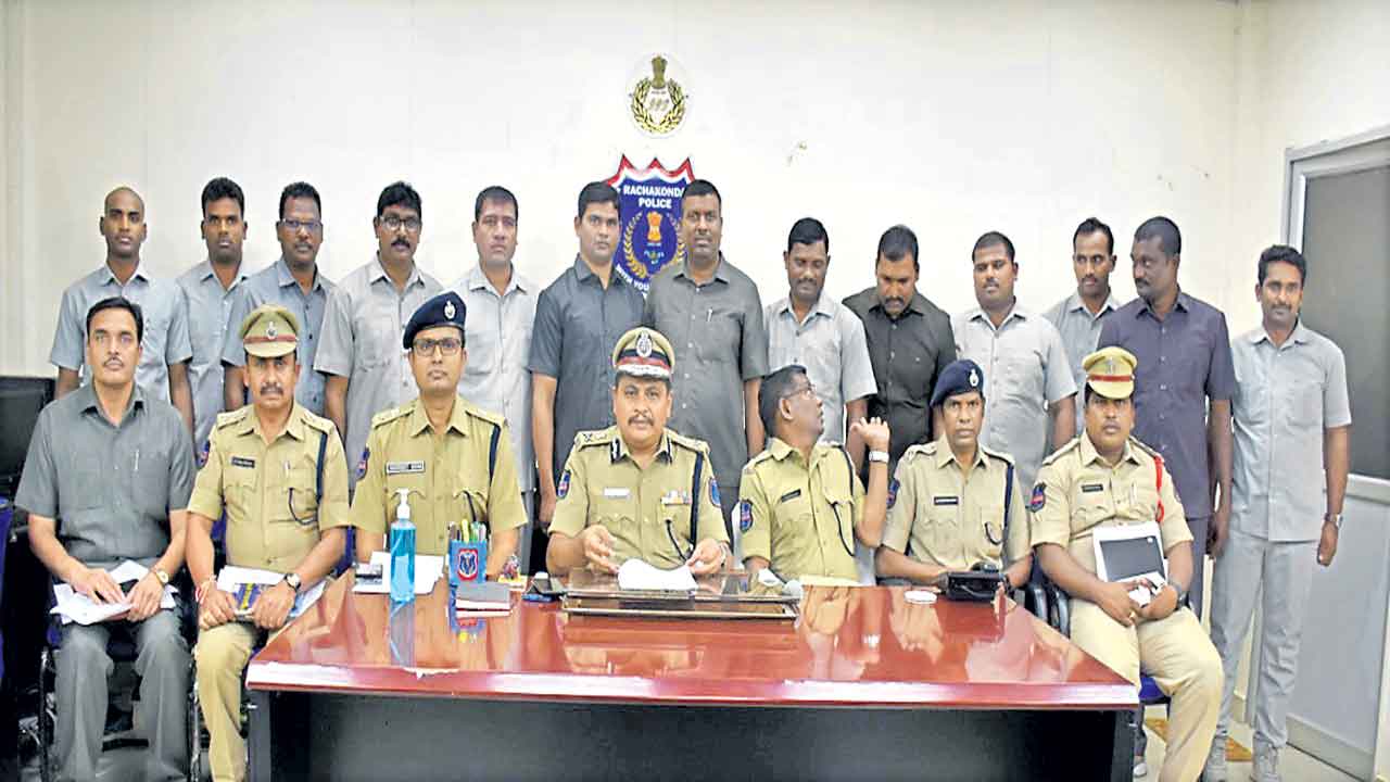 నగరంలోకి తరలిస్తున్న నల్లమందు పట్టివేత