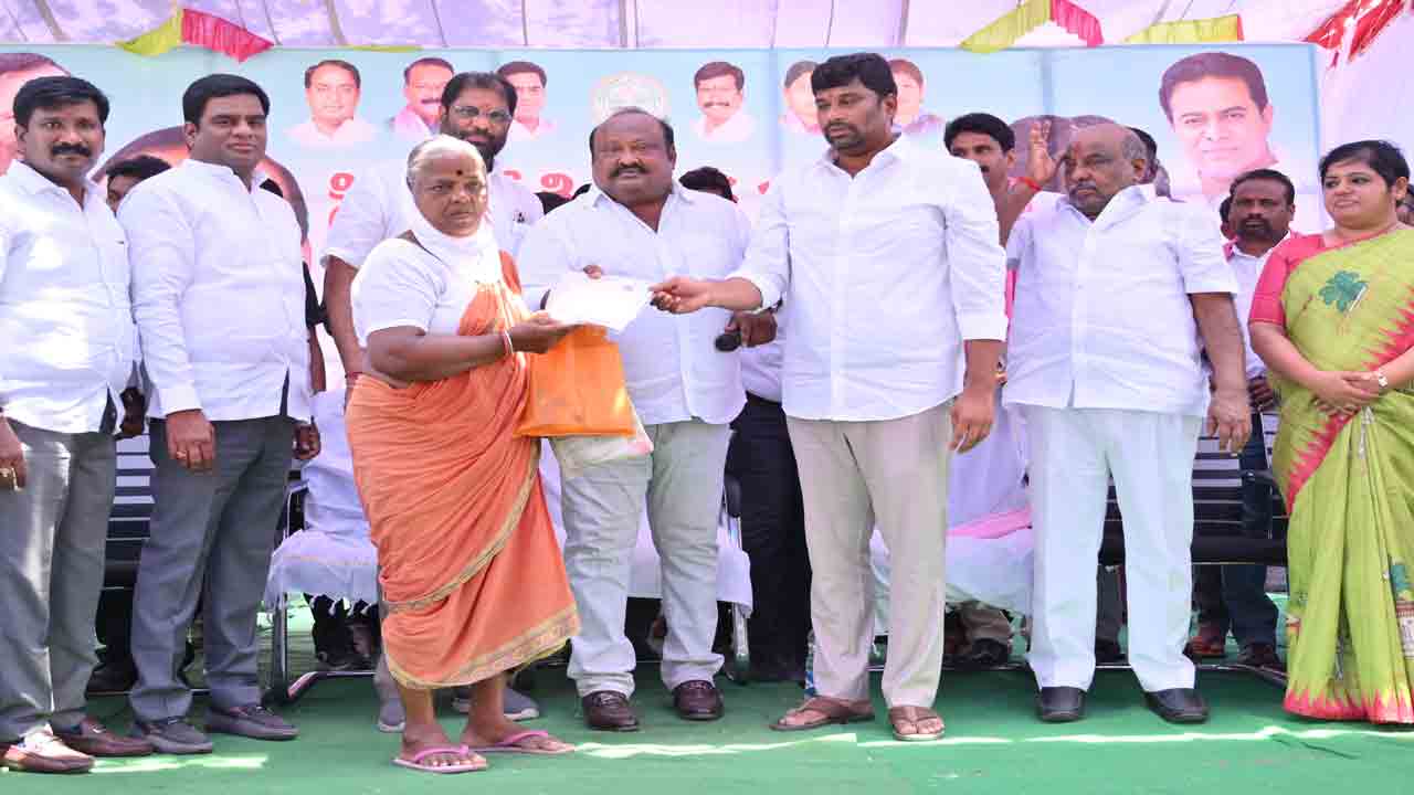 సింగరేణి ఆడబిడ్డల కండ్లలో ఆనందం చూశాం