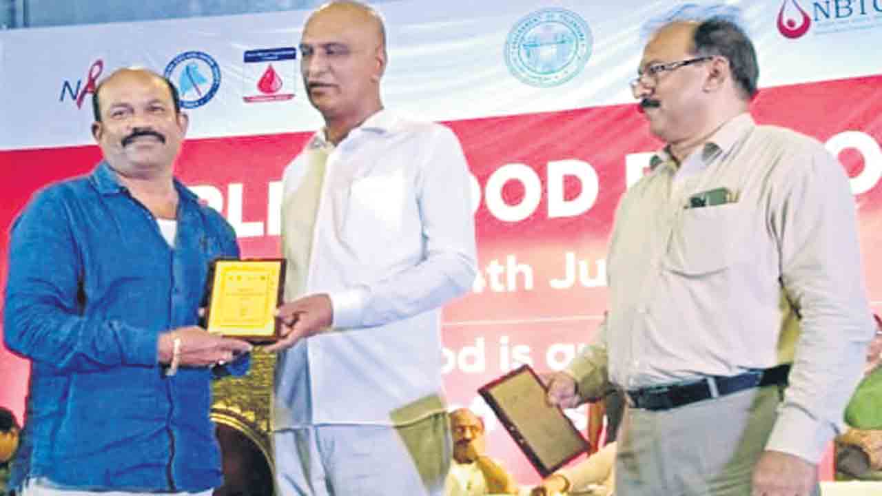 సాయిచౌదరికి స్వచ్ఛంద రక్తదాన అవార్డు