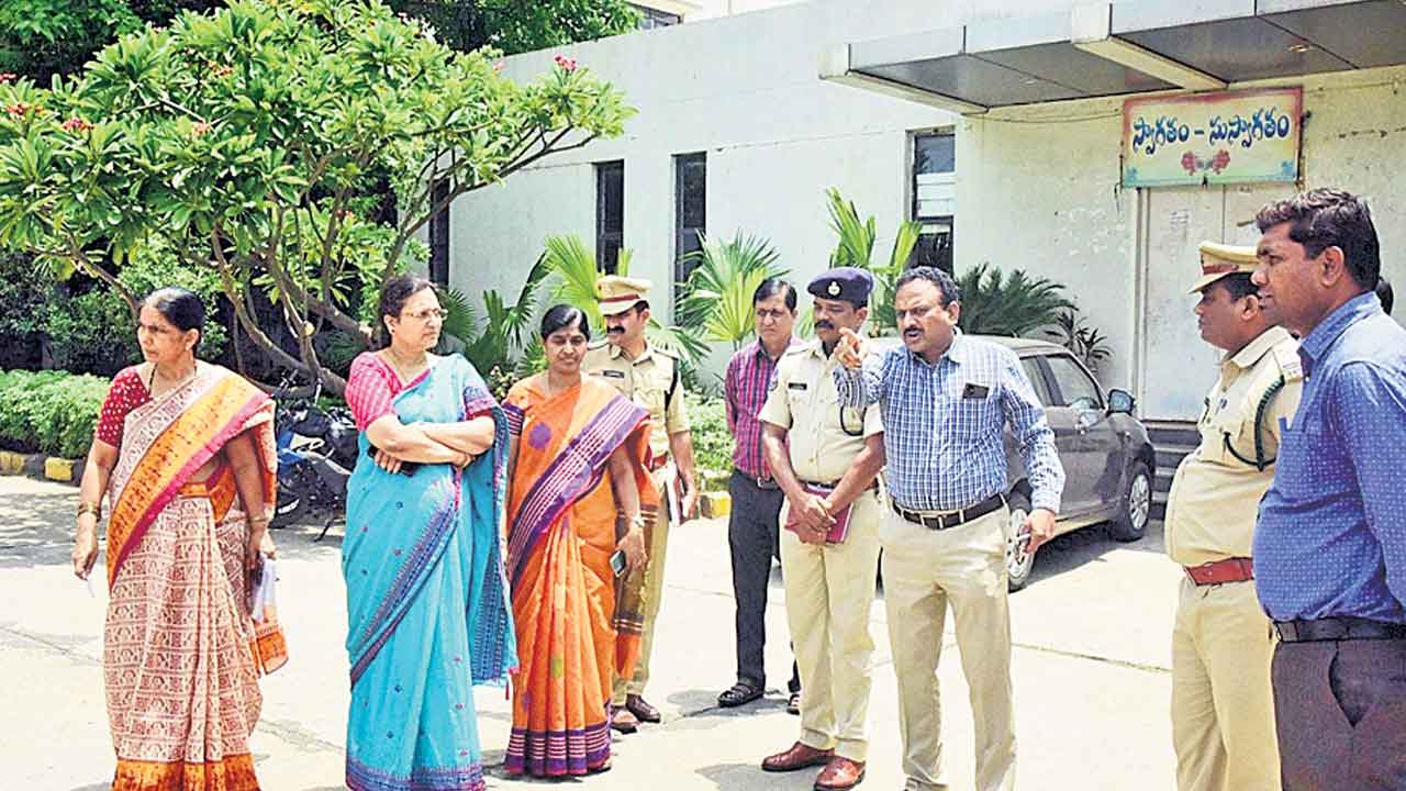 ఆవిర్భావ వేడుకలకు సిద్ధం