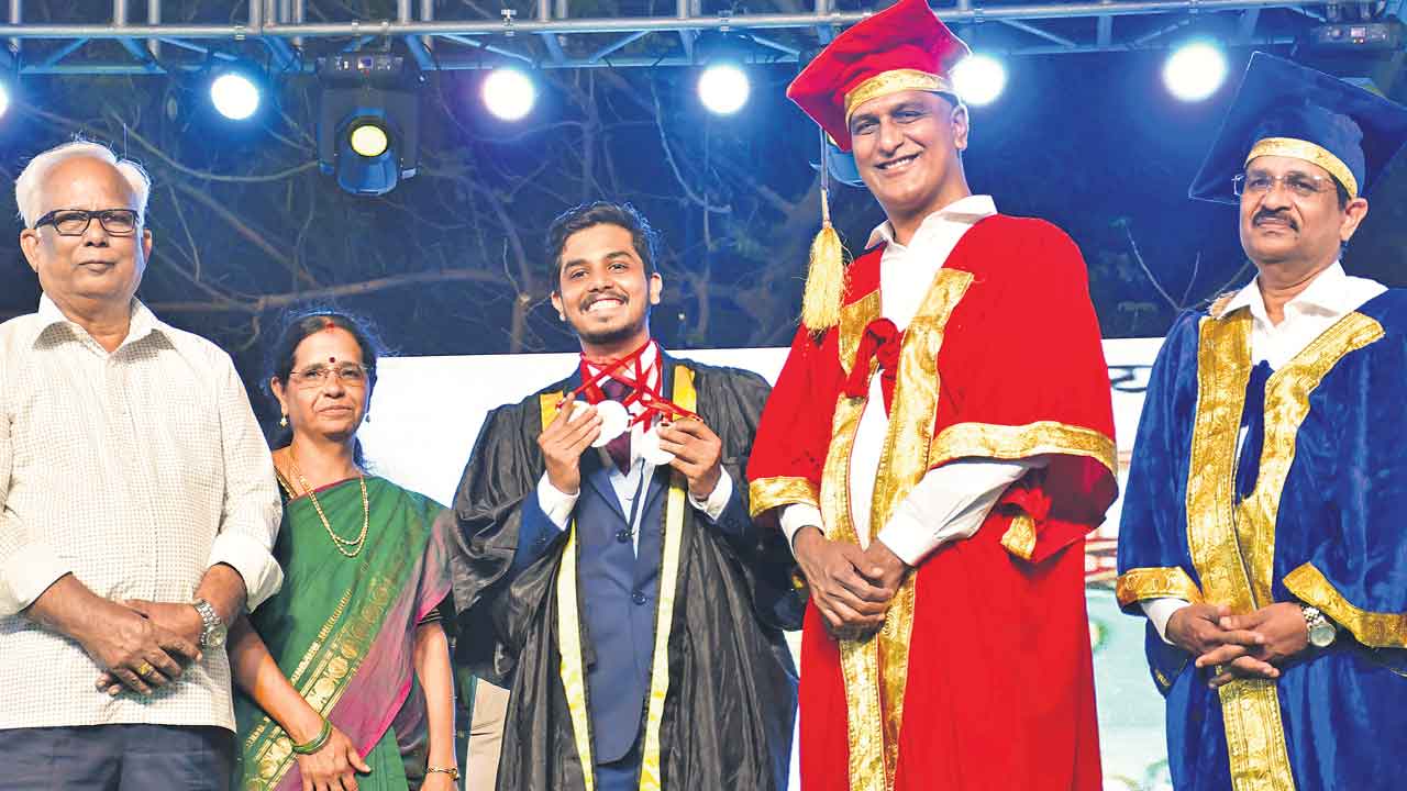 వైద్యవృత్తి గౌరవాన్ని పెంచాలి