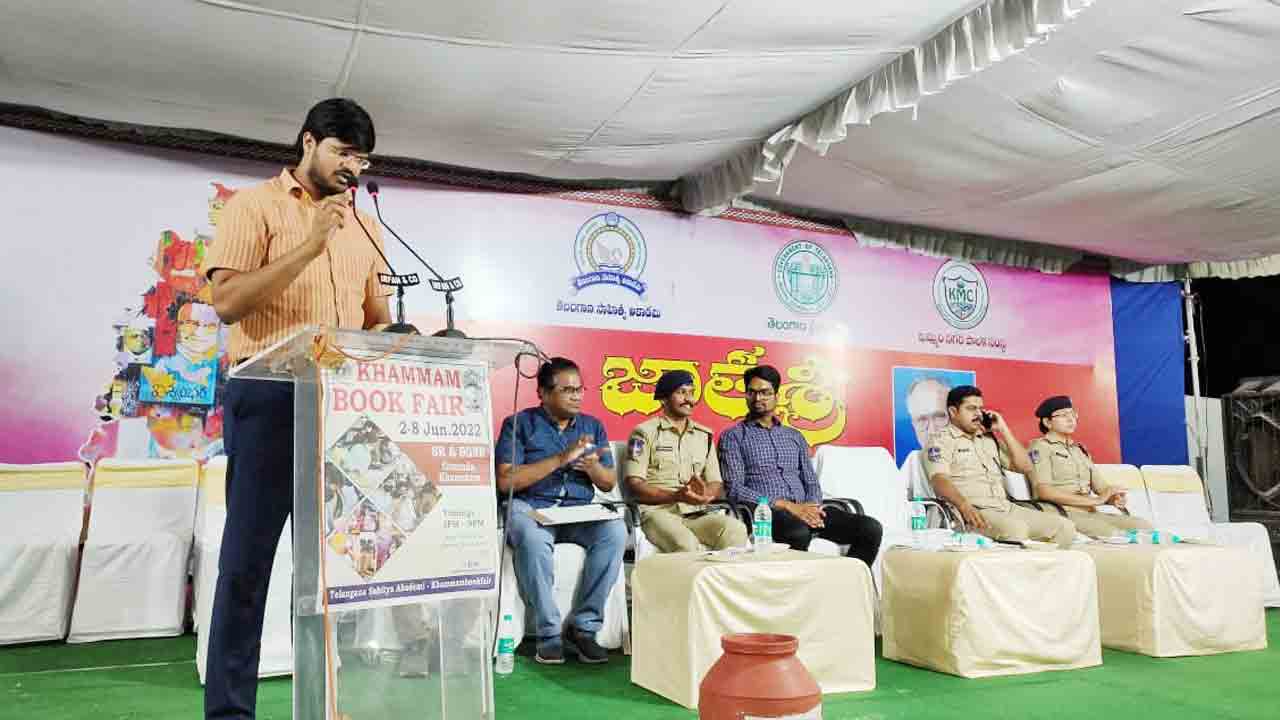 మన చేతుల్లోనే వర్తమానం