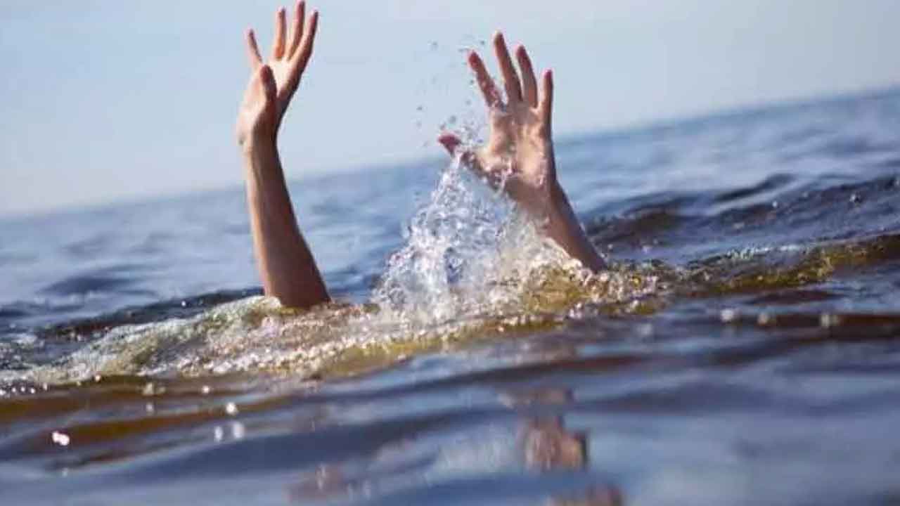 అనకాపల్లిలో విషాదం..చెరువులో అక్కాచెల్లెలు గల్లంతు