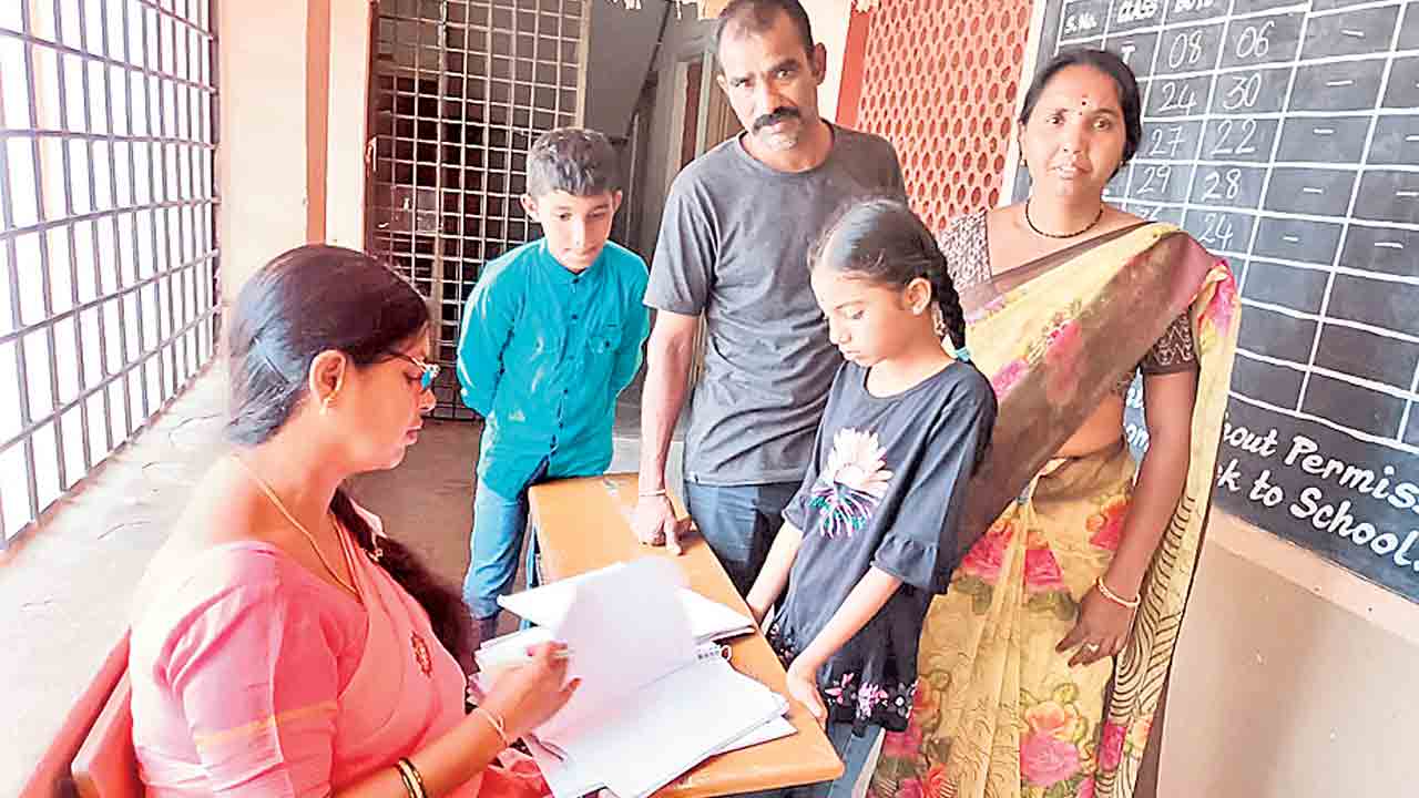 సర్కార్‌ బడులకే..విద్యార్థులు