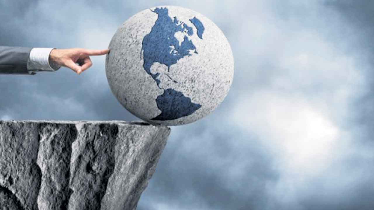 ముంచుకొస్తున్న మాంద్యం