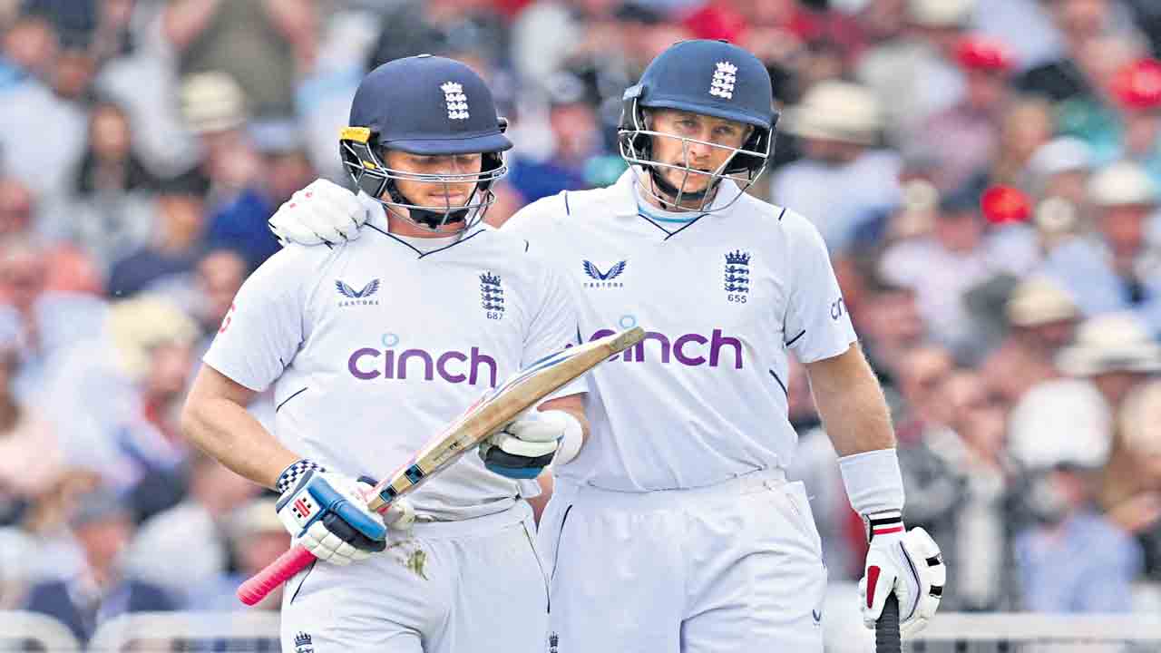 పోప్‌, రూట్‌ సెంచరీలు