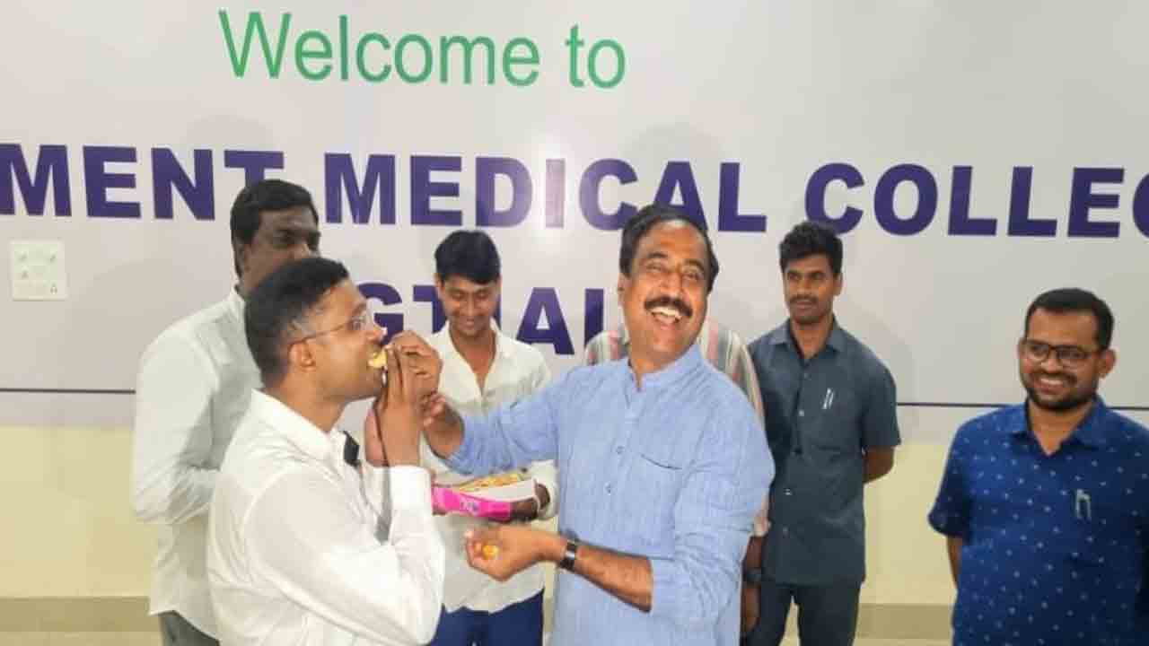 ఎమ్మెల్యే సంజయ్‌ కుమార్‌ సంబురం