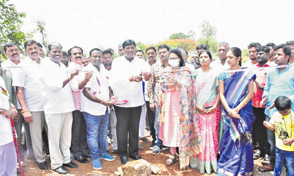 ఊరూరా క్రీడా ప్రాంగణాల ఏర్పాటు