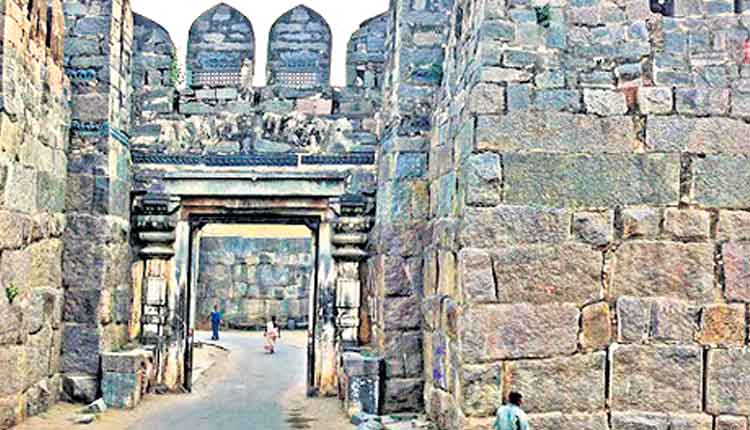 కాకతీయుల రక్షణ విశిష్టం
