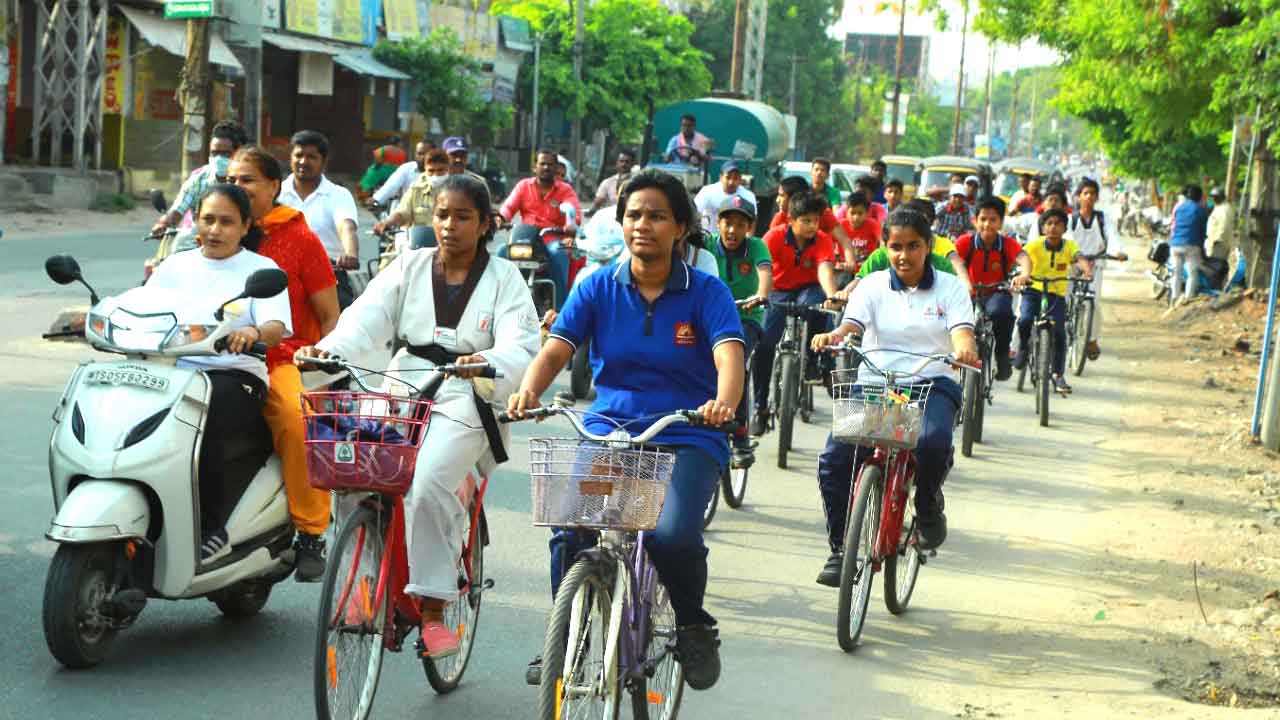 సైకిల్‌ సవారీ..