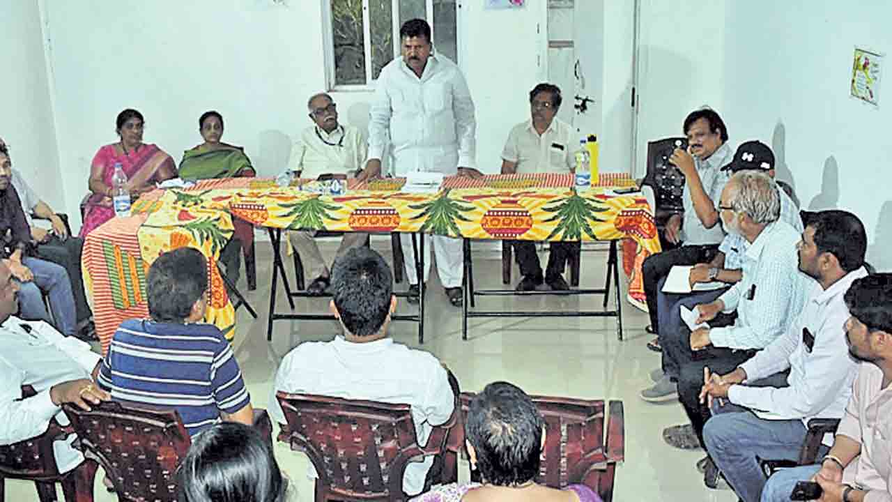 సమస్యలు తెలుసుకోవడానికే ప్రజల వద్దకు