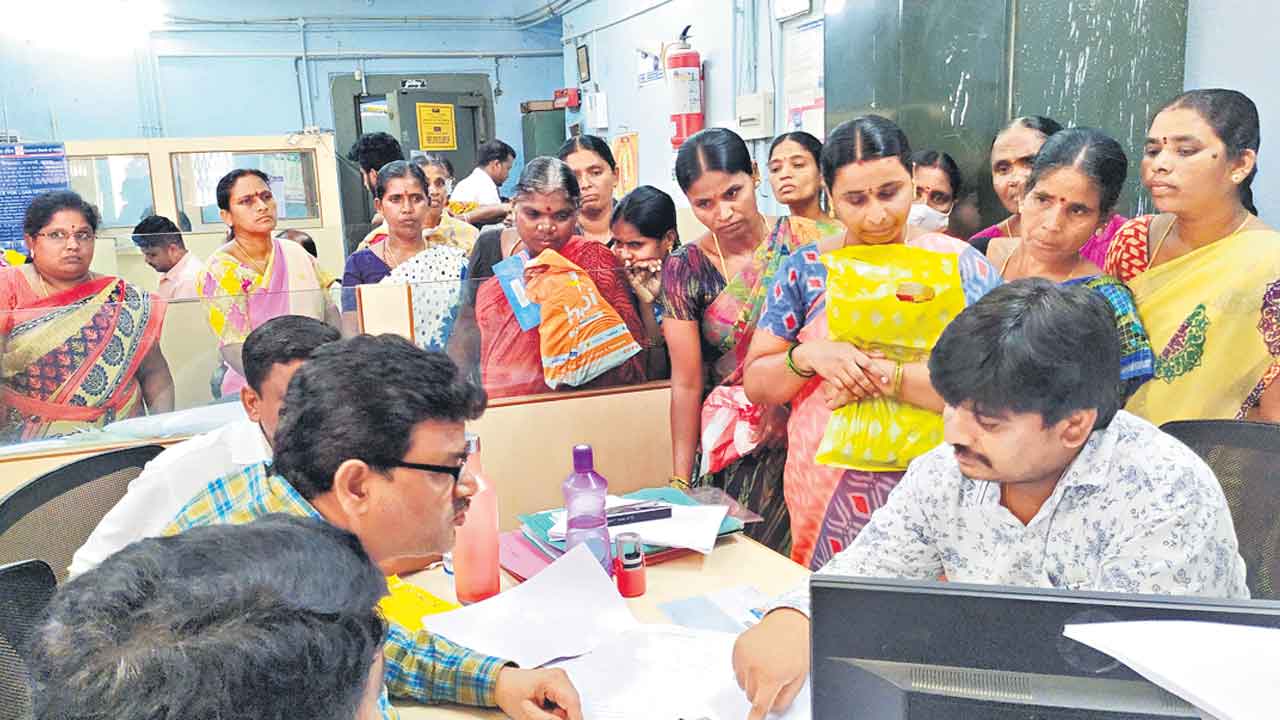 మాకు న్యాయం చేయండి