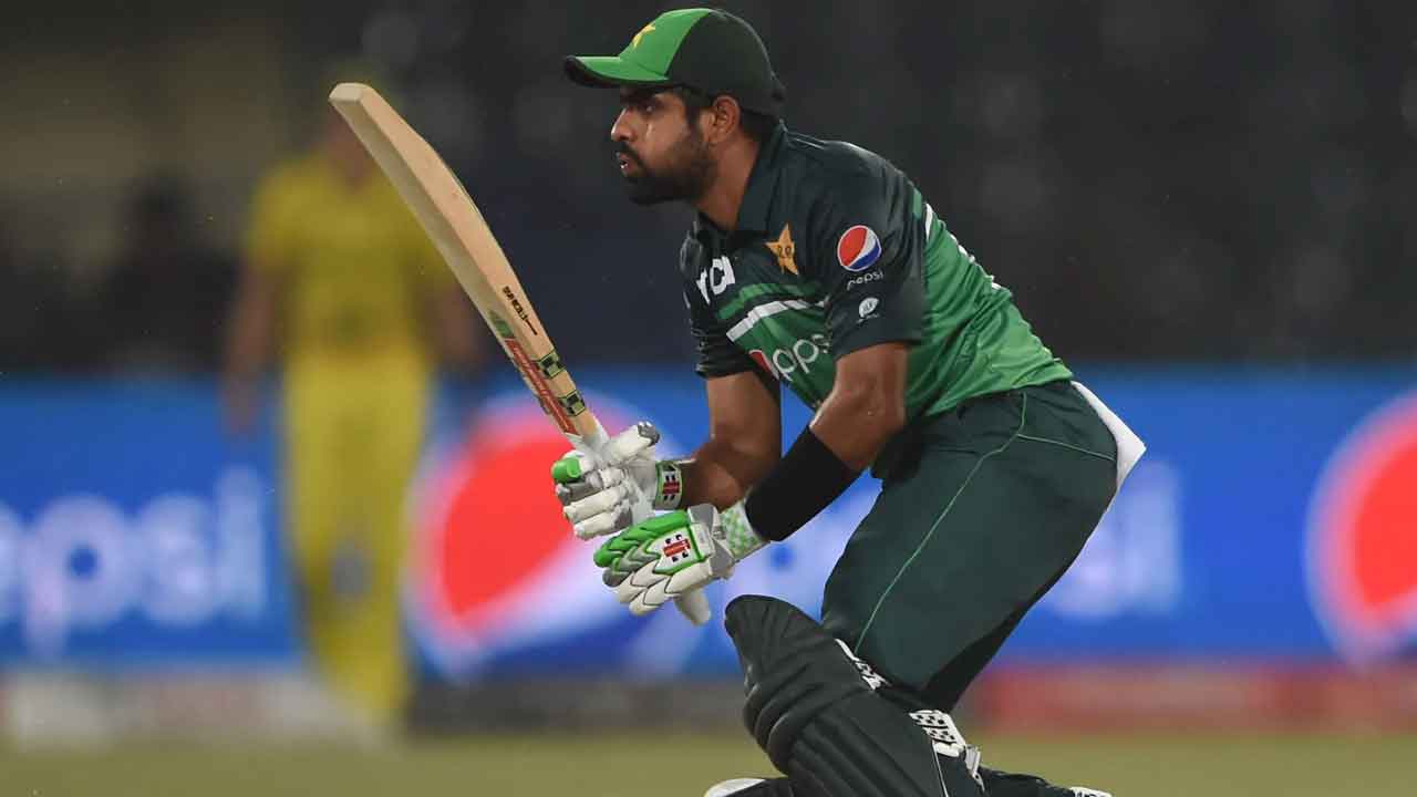 కోహ్లీని దాటేసిన బాబర్‌