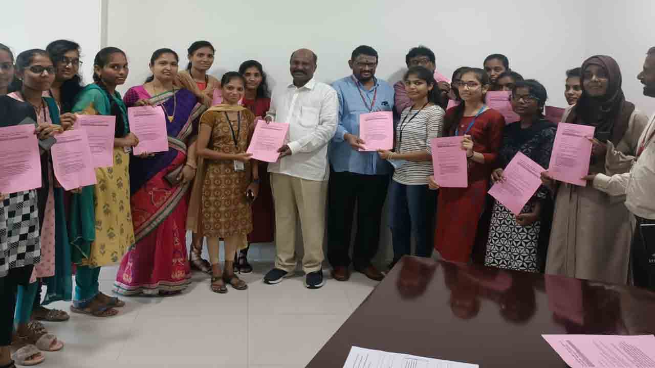 17 మంది ఎస్వీఎస్‌ విద్యార్థులకు ఉద్యోగాలు