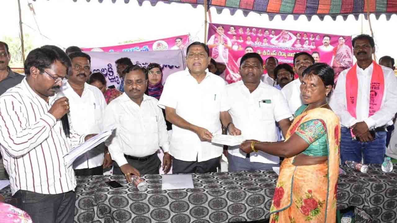 ఓటు అడిగే హక్కు టీఆర్ఎస్కే ఉంది..