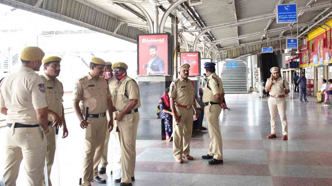 రైల్వే స్టేషన్లలో ‘అగ్ని’పరీక్ష