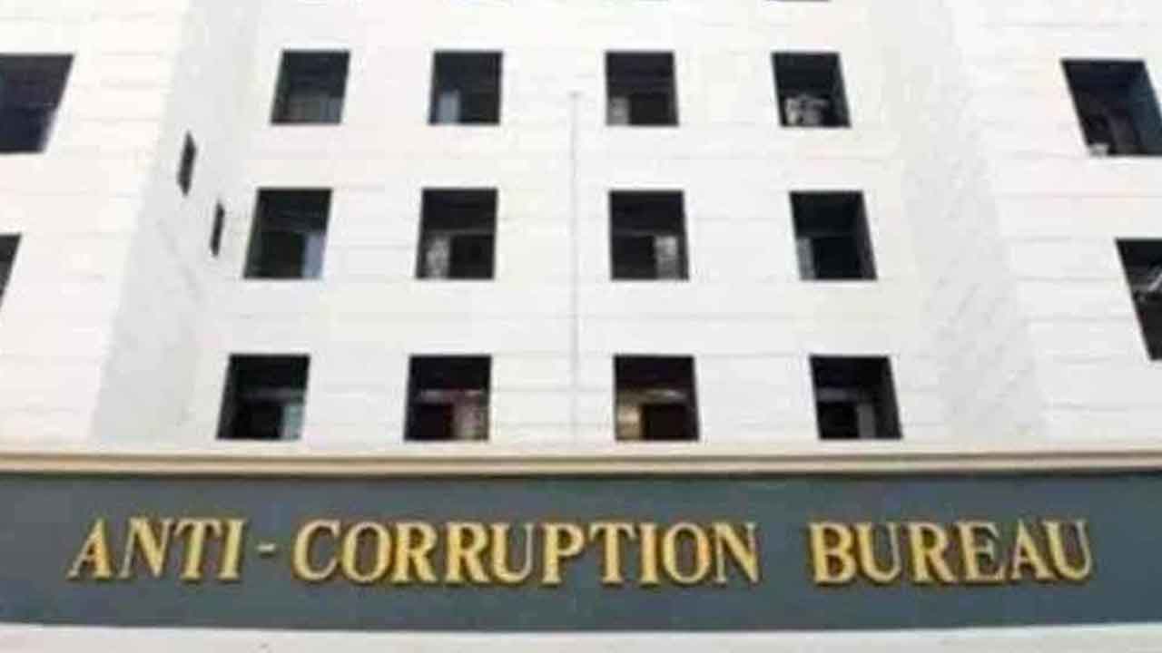 ఏపీలో లంచం తీసుకుంటూ పట్టుబడ్డ ఆడిట్‌ అధికారి