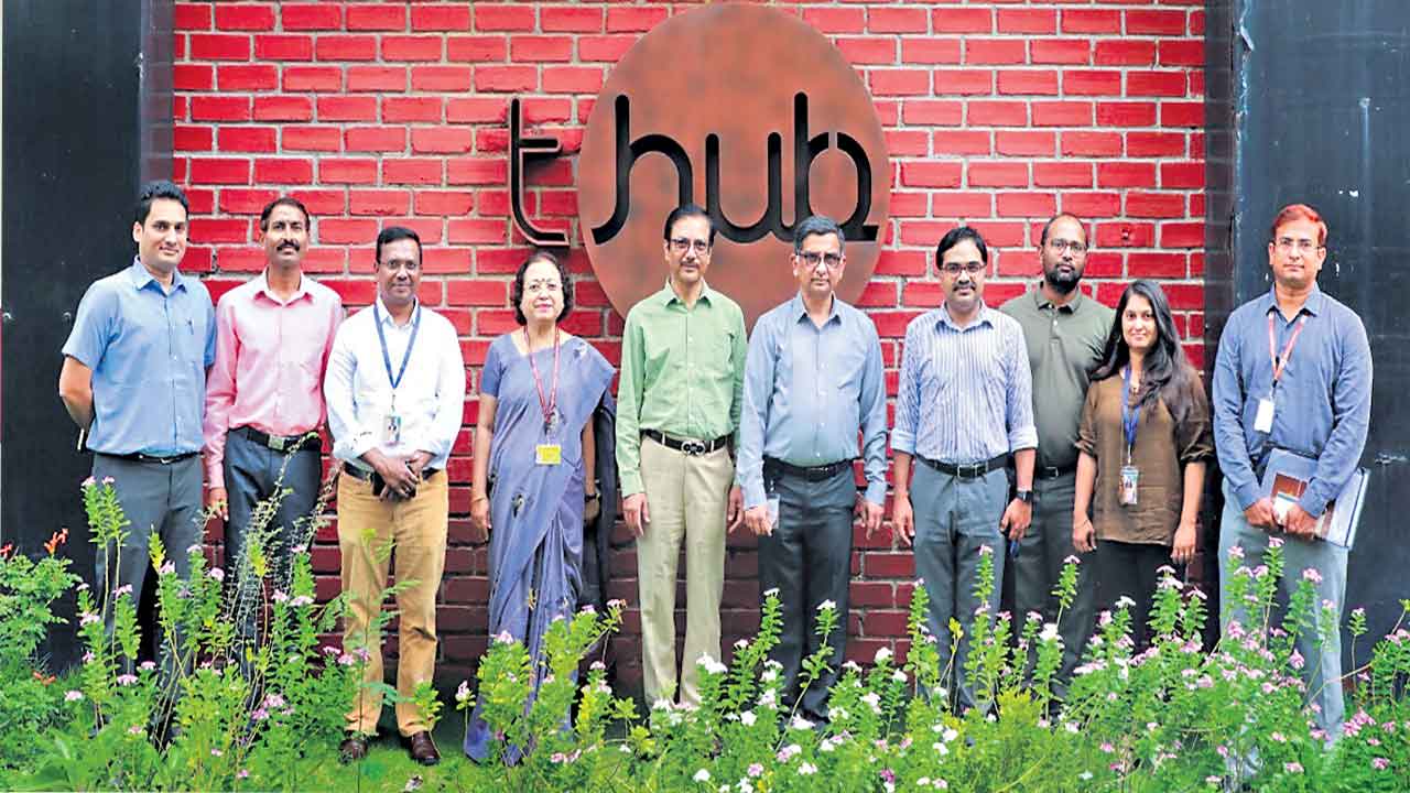 స్టార్టప్‌లకోసం టీ హబ్‌తో జత కట్టనున్న రైల్వే