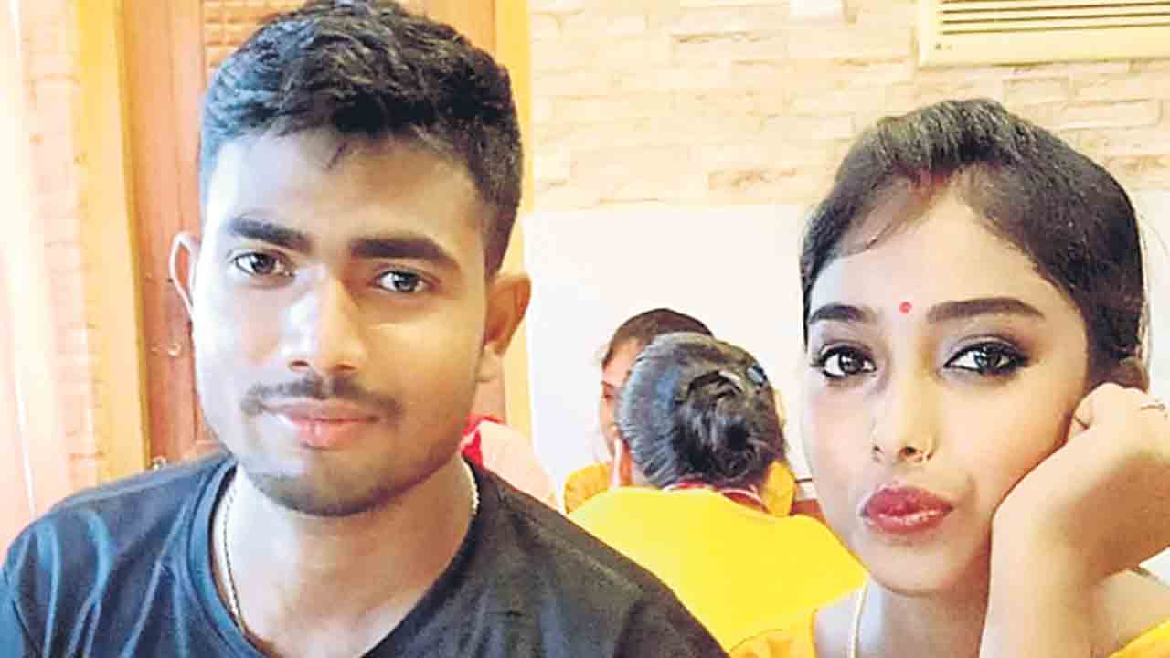 బకెట్‌లో ముంచి..భార్యను చంపి.. తాను ఆత్మహత్య