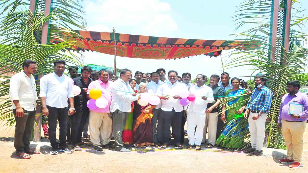 కేసీఆర్‌ పాలన దేశానికే ఆదర్శం