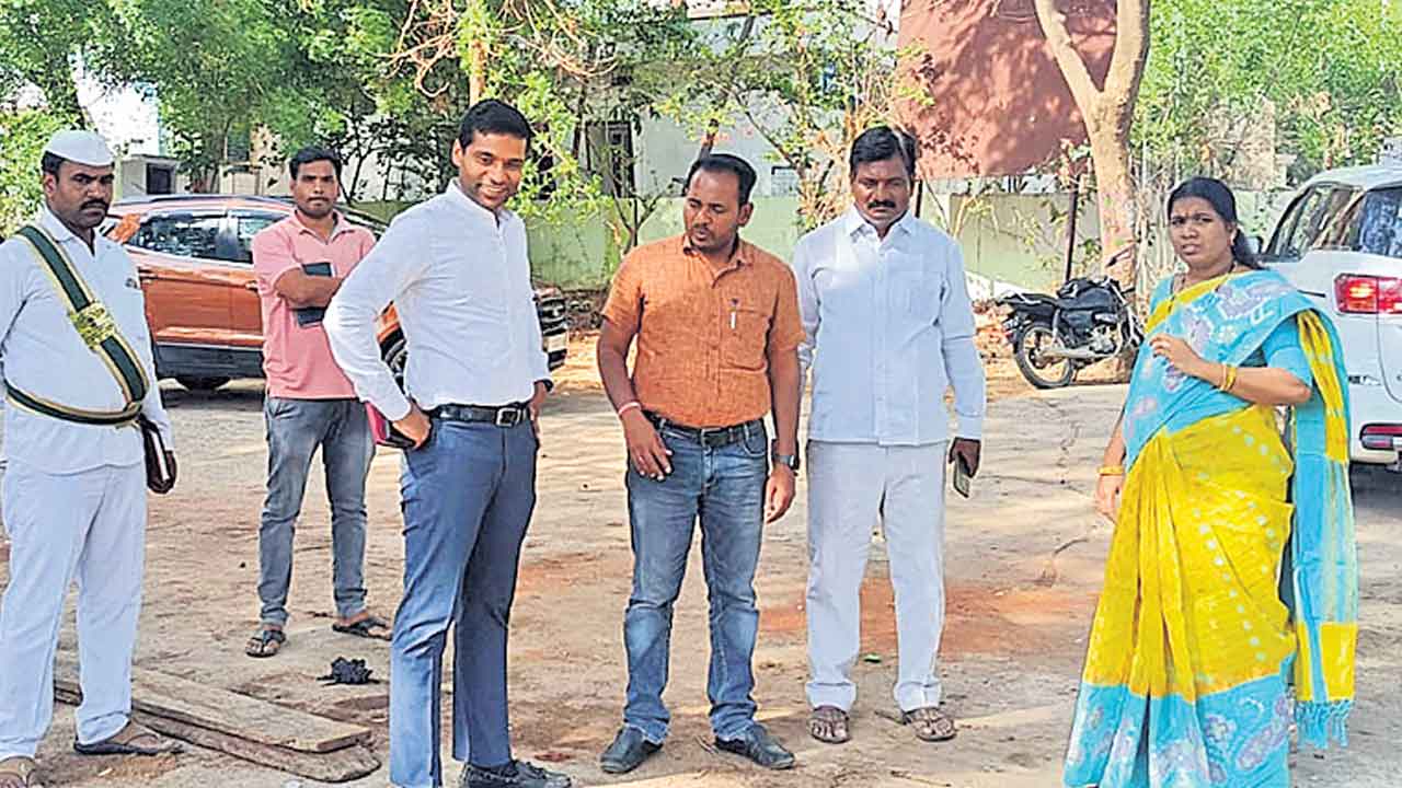 ప్రజా సమస్యలపై ప్రత్యేక దృష్టి