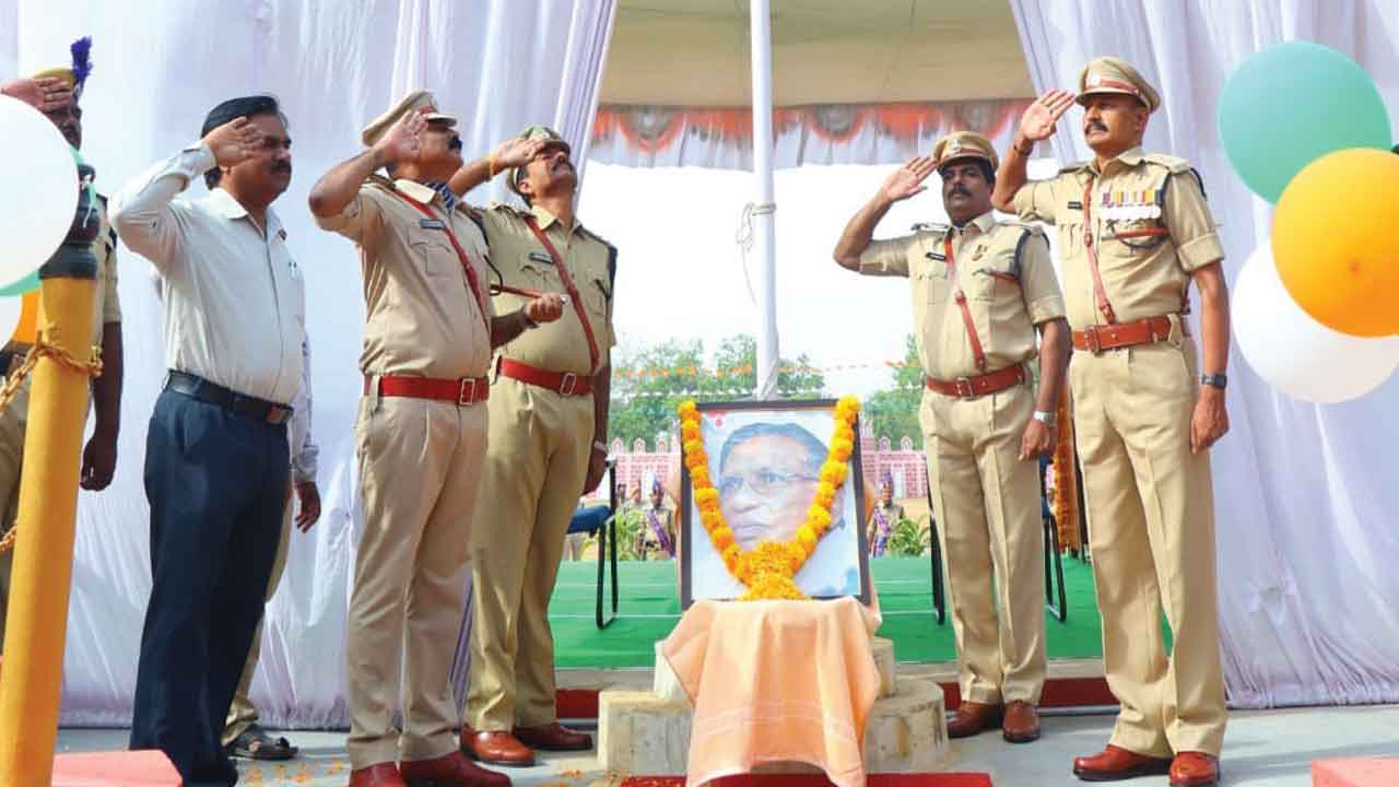 అంబరాన్నంటిన సంబురాలు