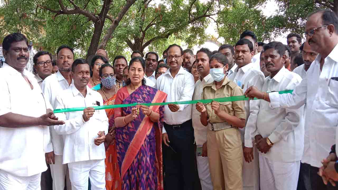 నిరుపేదల కోసమే ఉచిత వైద్య శిబిరం