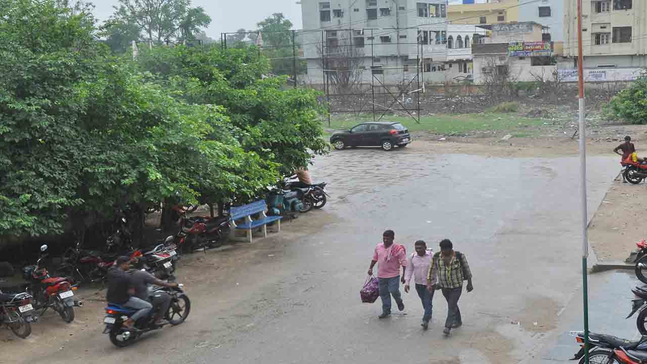 జిల్లాలో మోస్తరు వర్షం