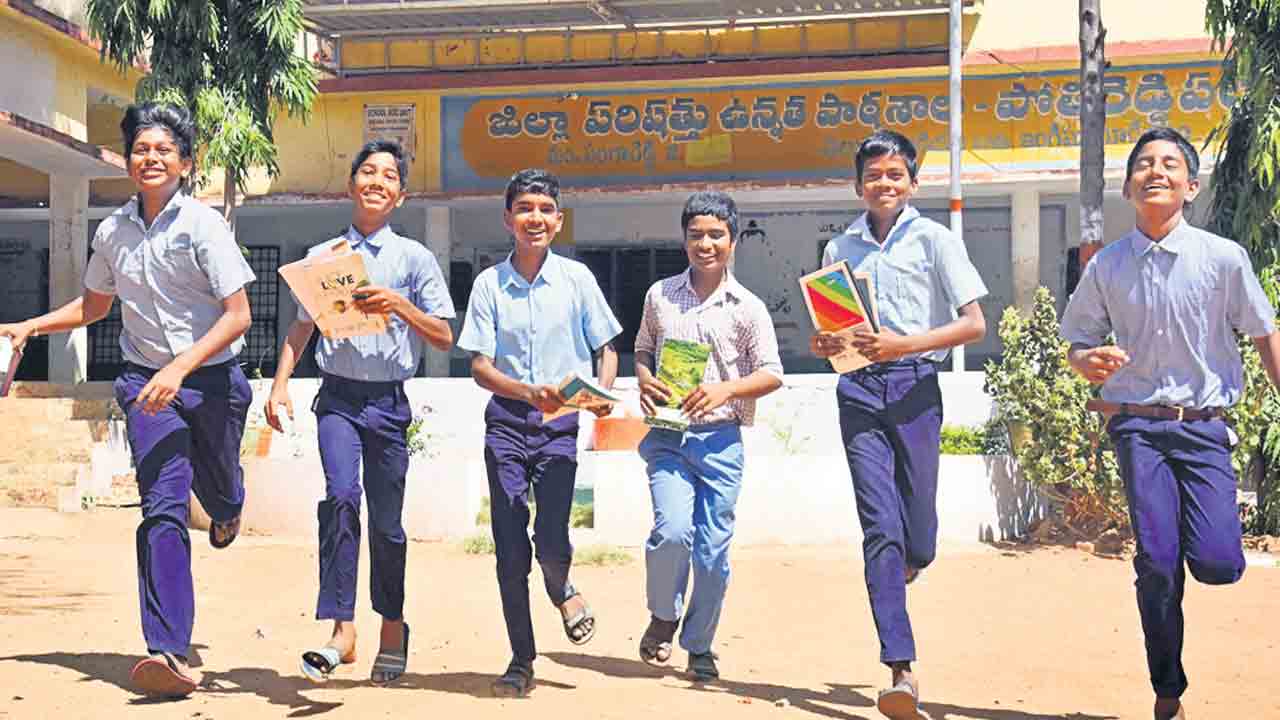 సర్కారు బడులు కళకళ