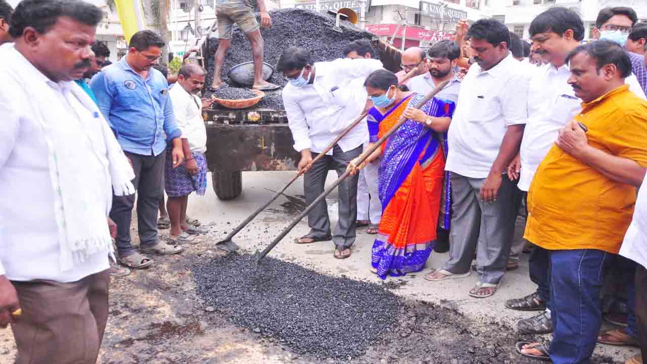 అభివృద్ధిలో భాగస్వాములు కావాలి