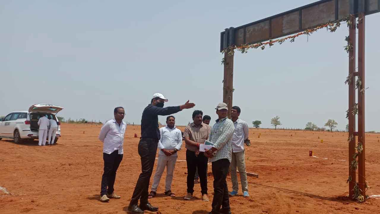 తెలంగాణ క్రీడా ప్రాంగణాలను ప్రారంభించాలి