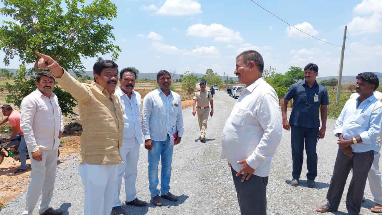 డబుల్‌ రోడ్డు పనుల్లో వేగం పెంచాలి: వేముల