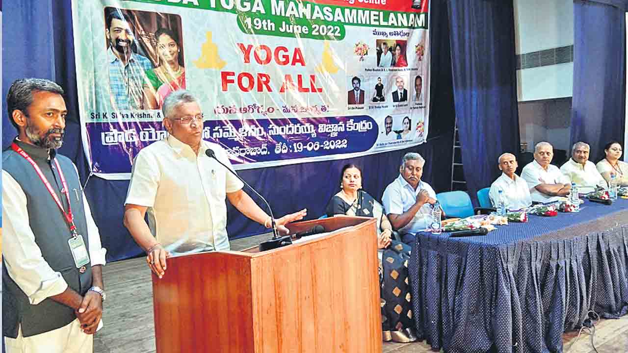 వందేండ్లు జీవించే శక్తి.. యోగాతో సాధ్యం