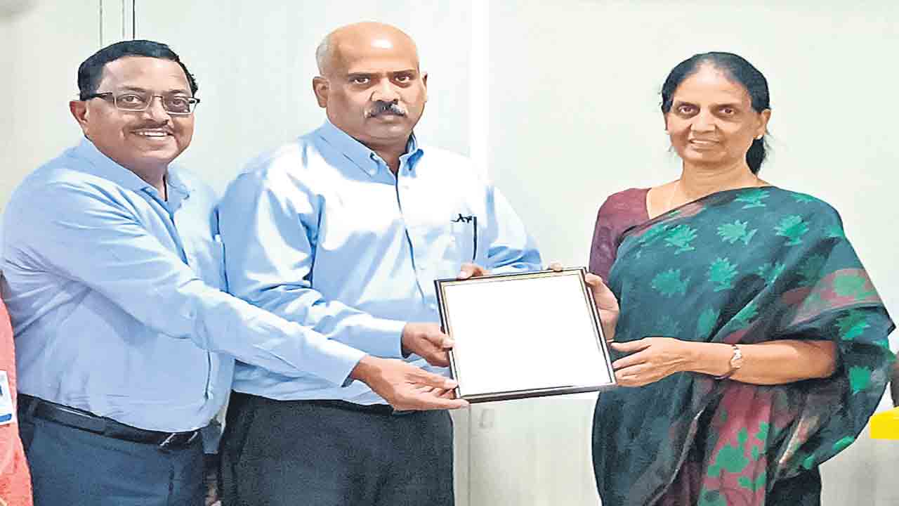 ఉజ్వల భవిష్యత్తుకు ‘శ్రీదేవి మహిళా కళాశాల’ సరైన వేదిక