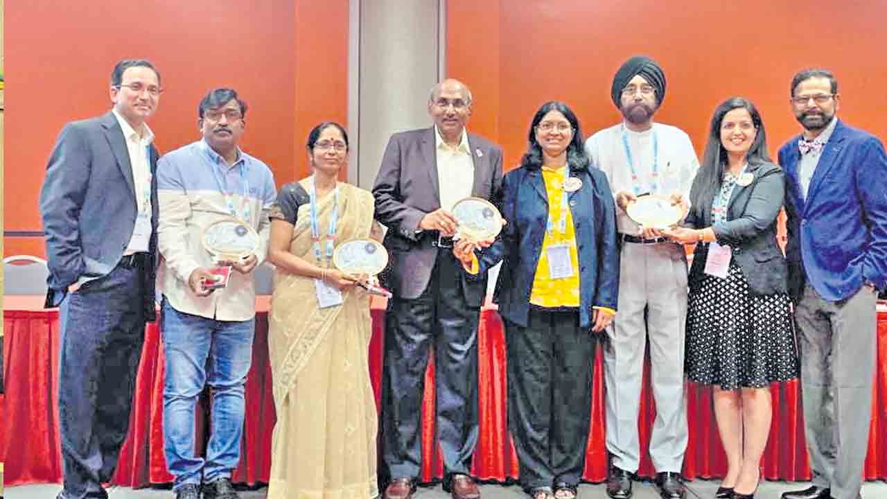 తెలంగాణ వైద్యులకు అవార్డులు