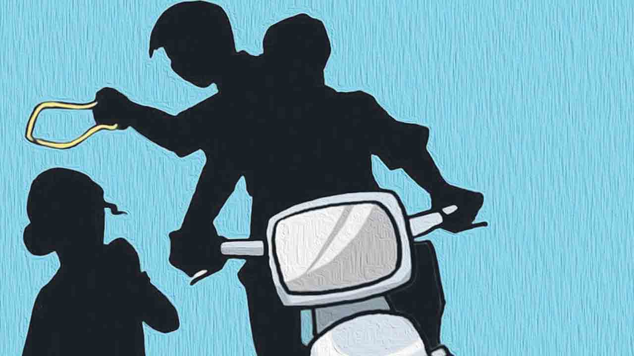 సాయంత్రం 6 నుంచి 10 వరకు..పోలీసులమంటూ.. దొంగల హల్‌చల్‌