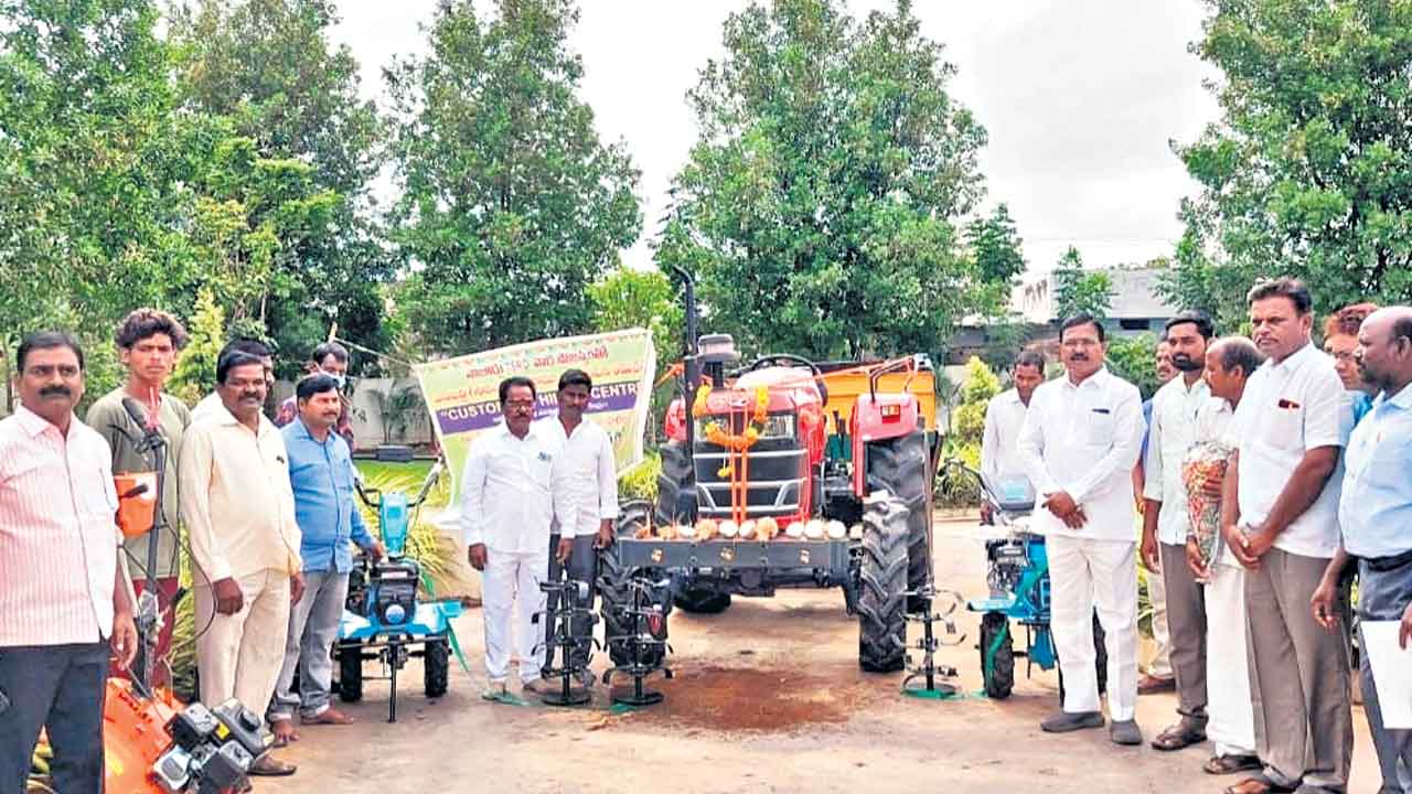 సాగులో యాంత్రీకరణ పెరగాలి